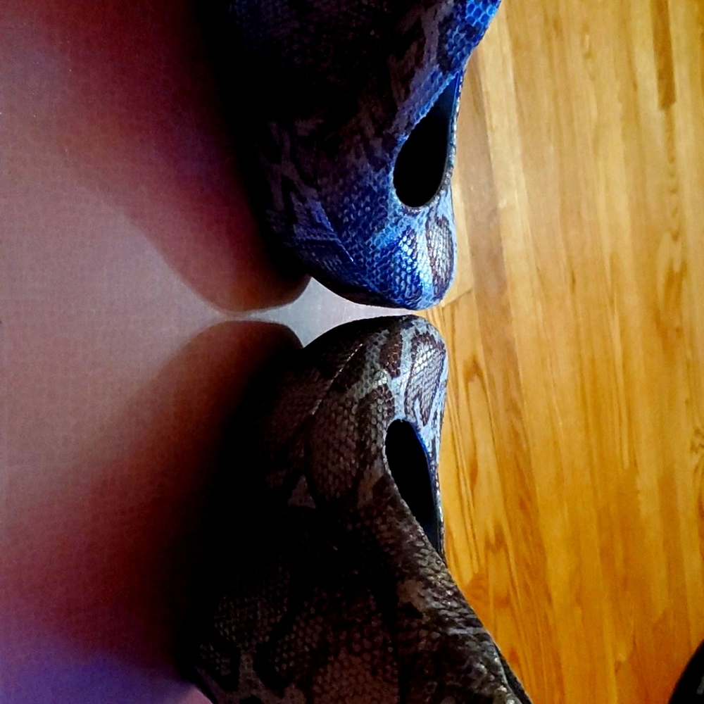 Round toe shoes